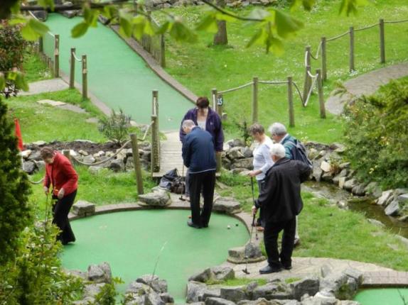 02 Crazy golf in Bath